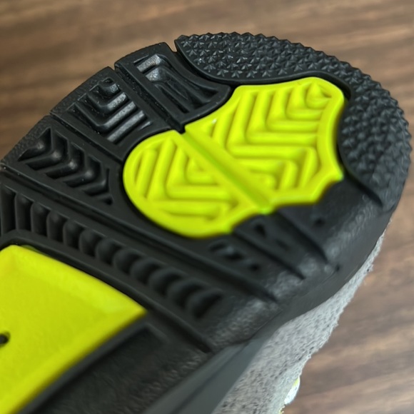 Nike Air Jordan (Size 4C US) - Picture 4 of 9